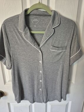 Cozy Earth Women's Gray Short Sleeve Pajama Top with White Piping